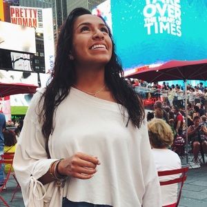 Meet your Posher, Nia
